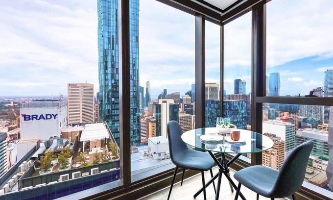 Melbourne Central Business District Apartment | LV42 High-Rise Condo CBD Panoramic City View
