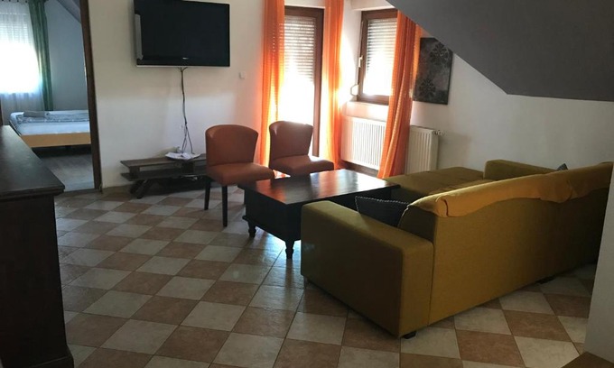 Balatonalmadi Apartment | Márta Apartman