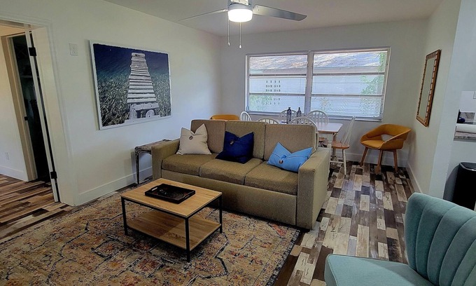 Madeira Beach Villa | Madeira Beach Villas #8 Luxury 2br/2ban4 min to the white sands of Madeira Beach