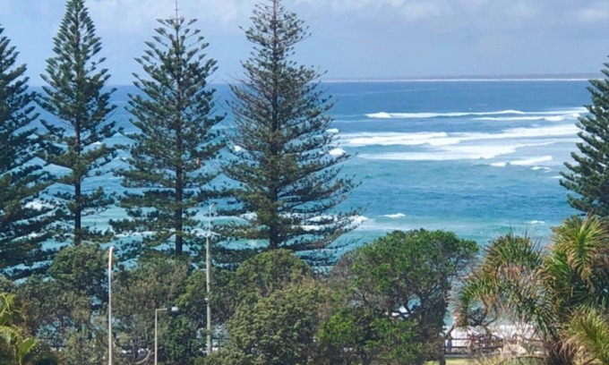 Caloundra Apartment | MADRID UNIT 5 - Kings Beach is also only approx. 600 metres away!
