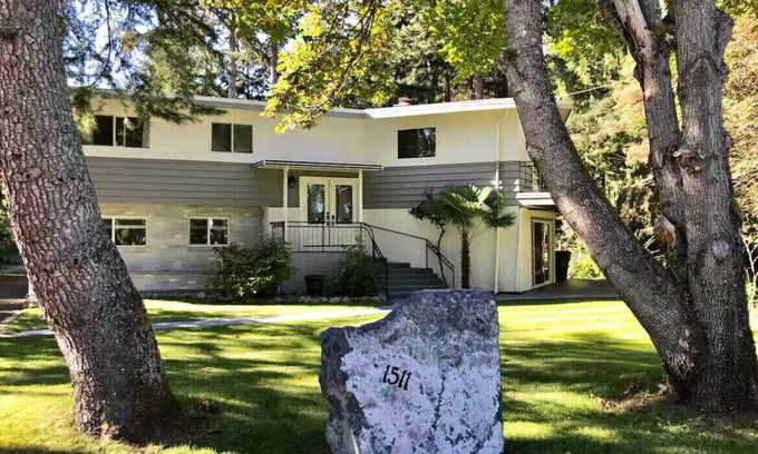 Regional District of Nanaimo House | Madrona Getaway