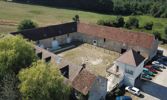 Chierry House | Magical & historic gîte 65 pers. Cousinades-Seminars-Weddings, .