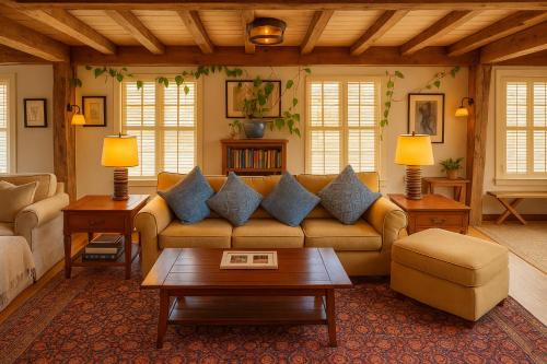 Off Broadway Hotel | Magical Post And Beam Loft Downtown Newport!