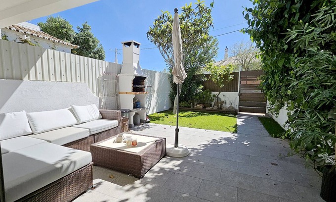 Sesmarias Apartment | Magnific Studio with a cozy garden, 5 minutes to the beach