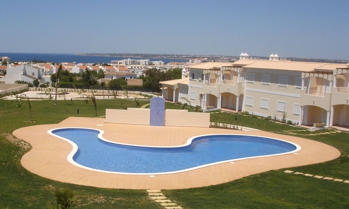 Castelo Condo | Magnificent 2 bedroom ground floor apartment, wi-fi, pool, garden, near beach and golf - Galé, Albufeira