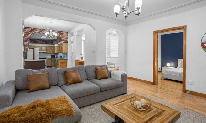 Plateau Mont Royal Apartment | Magnificent 4BR in Downtown Mont-Royal
