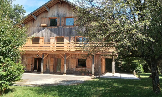 Le Fied Bed & Breakfast | Magnificent B&B chalet near lakes and vineyards