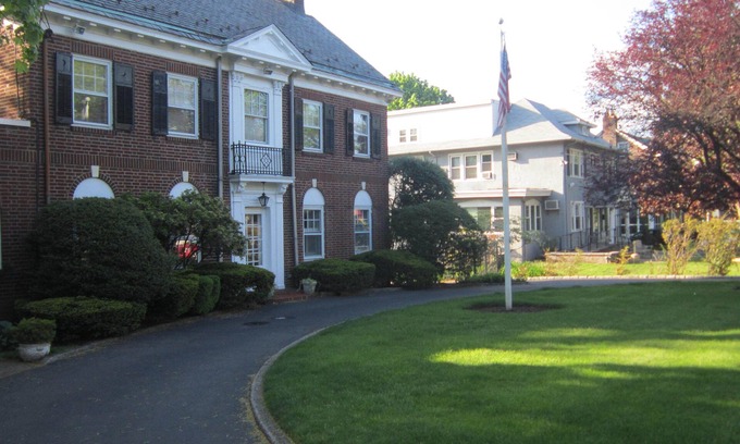 Hackensack House | Magnificent Georgian Colonial With Pool Only Seven Miles To Manhattan