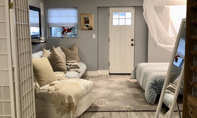 Ditmars Steinway Apartment | Magnificent Large Private Apartment Designer Hotel-Like Studio Sleeps 4