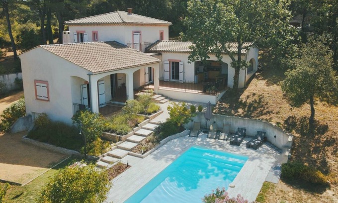Pont-Saint-Esprit Villa | * Magnificent unoverlooked villa, 8p, swimming pool, summer kitchen, 3800 m2