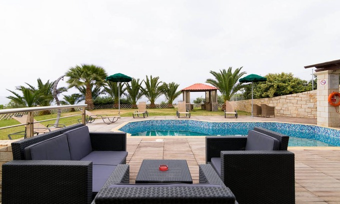 Anissaras Villa | Μagnificent view of the sea while enjoying your swim in the private pool