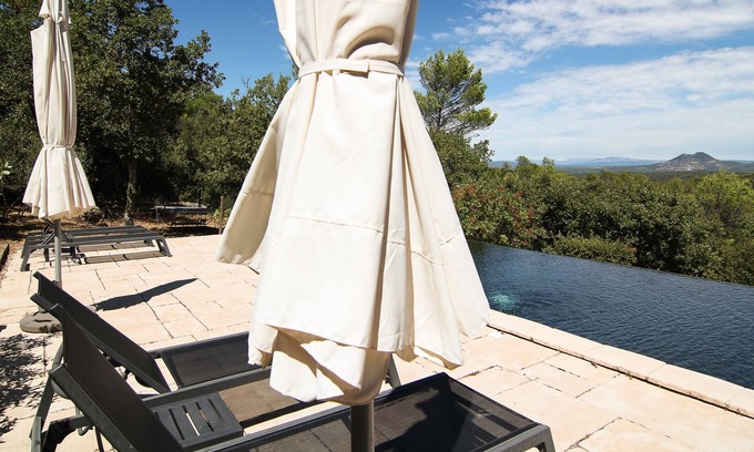 Bras Villa | Magnificent View with a Pool Near Aix-En-Provence.