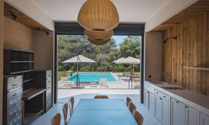 Menerbes House | Magnificent villa with swimming pool in Ménerbes, Picasso's adopted village.