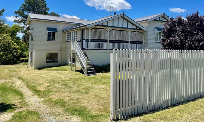 Stanthorpe House | MAGNOLIA HOUSE ON THE CREEK - STANTHORPE