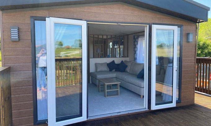 Briggswath Cottage | MAGNOLIA LODGE, pet friendly, character holiday cottage in Whitby