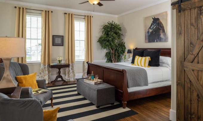 Humboldt Bed & Breakfast | Magnolia Manor and Chapel