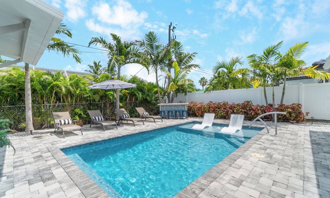Naples Park House | Magnolia Manor - Heated Pool - Close to Beach!