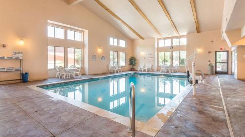 Manitou Springs Hotel | Magnuson Grand Pikes Peak