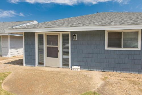 Northeast Virginia Beach House | Mai Kai 13A - North End VB with Pool