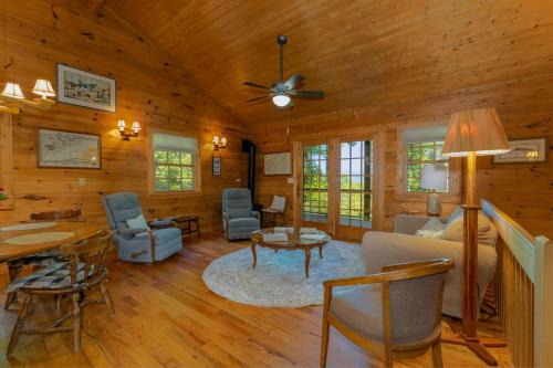 Pisgah Forest House | Mai`s Rock Cabin with view