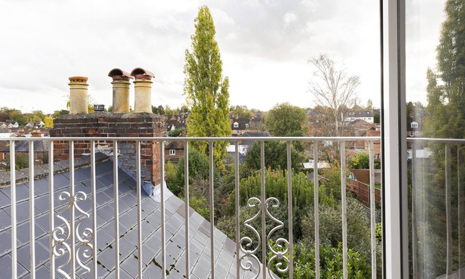 Maidenhead House | MAIDENHEAD HOUSE Victorian, near Windsor, Ascot. 20 mins train London. Sleeps 4