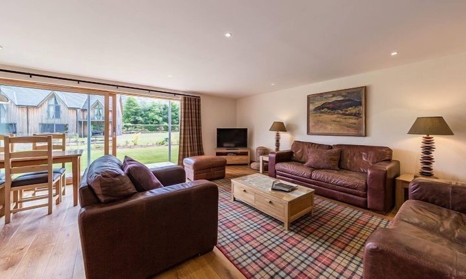 Kenmore Apartment | Mains of Taymouth, Kenmore ~ 5* 1 The Gallops - Downstairs property - sleeps 4 guests in 2 bedrooms