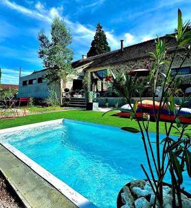 Buxeuil Villa | Maison ancienne moderne et design - 6 chambres 6 sdb - avec piscine et grand parc