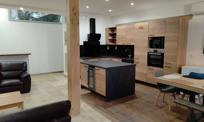 Lourdes House | Maison Atypique Montée sur un Rocher