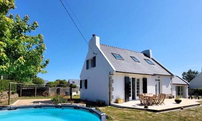 Guisseny House | Maison Bord de Plage: Swimming pool, Sauna, Whirlpool baths, Volleyball and GR34 on foot!