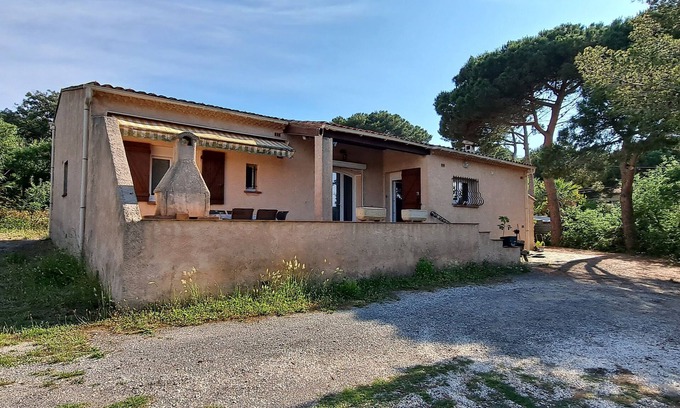 Giens House | Maison de 100 m2 Entièrement Rénovée à 15 Minutes des Plages