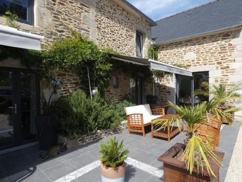 Corseul House | Maison de caractère à Corseul, jardin et piscine