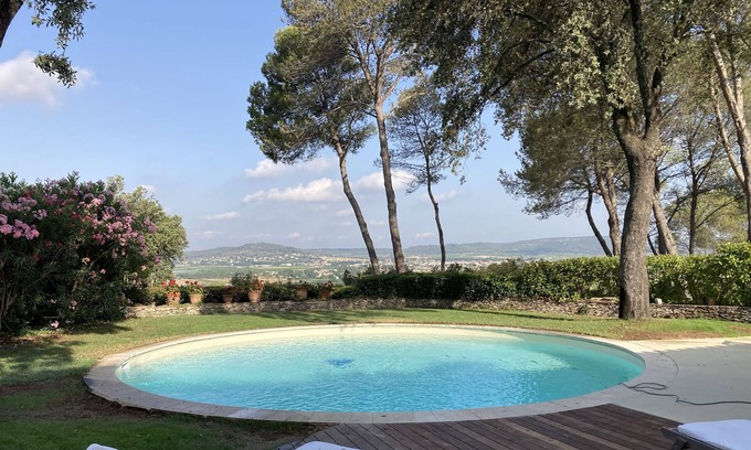 Bellegarde House | Maison de caractère avec piscine et tennis 5000m2