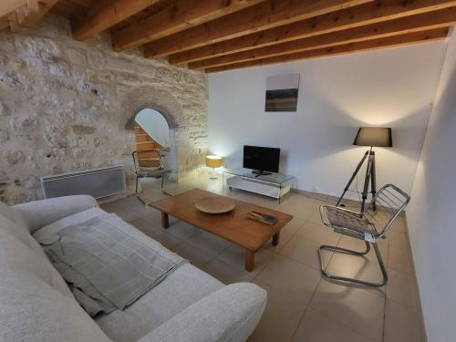 Taix House | Maison en pierre rénovée