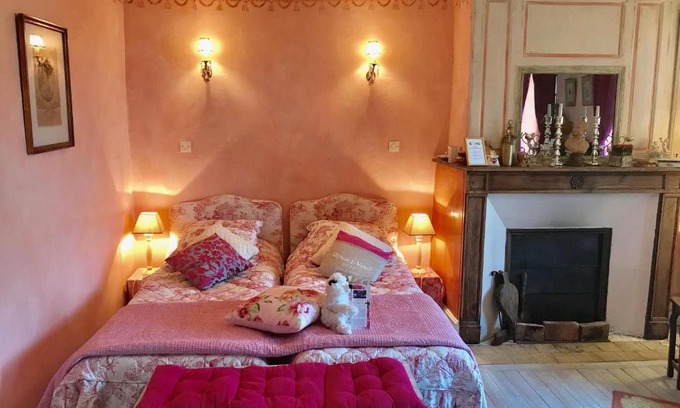 Saint-Sauveur-en-Puisaye Bed & Breakfast | Maison Marthe B & B