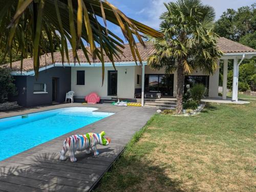 Soyaux House | Maison moderne à Soyaux avec piscine privée et parking - FR-1-653-279