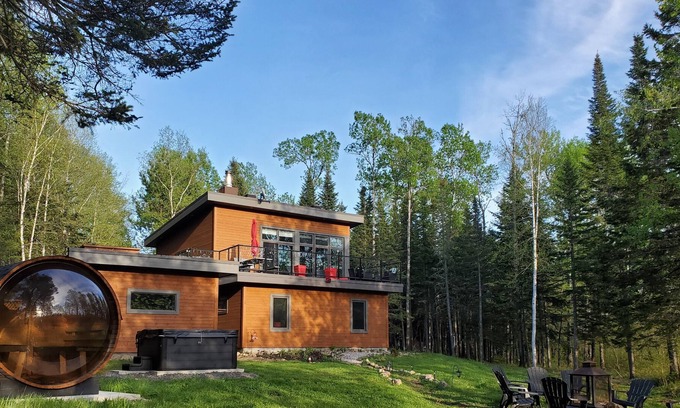Saint-Tite-des-Caps Cottage | MAISON OSLO – Toit-terrasse - rivière, spa et sauna