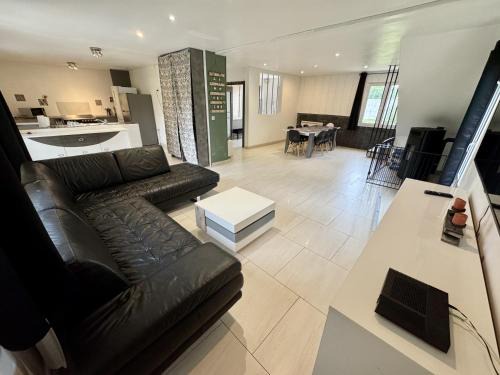 Saint-Just-Sauvage House | Maison Sauvage - Balnéo & Espace Fitness