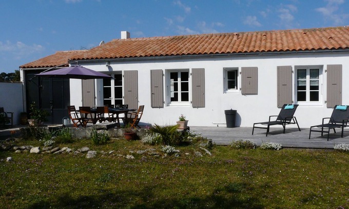 Sainte-Marie-de-Re House | Maison Ste Marie de Ré "Les Grenettes" 100m from the sea - Between vineyards and beach