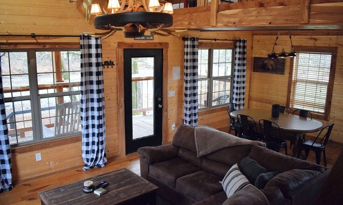 Oark Cabin | Majestic Moose Lodge- Oark Cabin Rentals