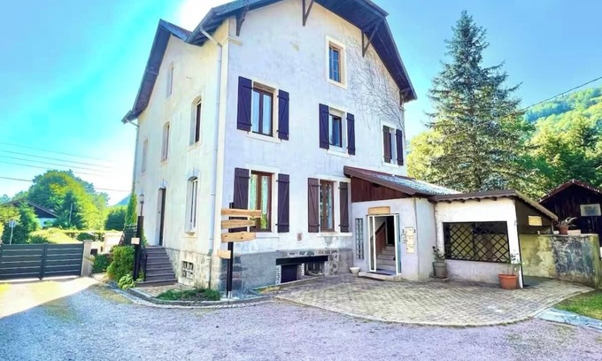 Cornimont House | Majestic Mountain - ideal for families & groups