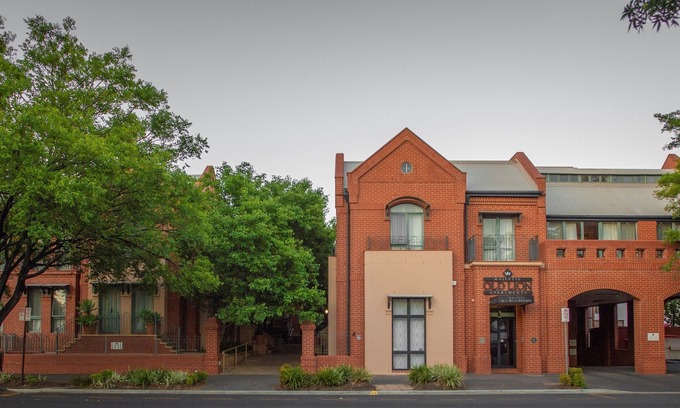 North Adelaide Apartment | Majestic Old Lion Apartments
