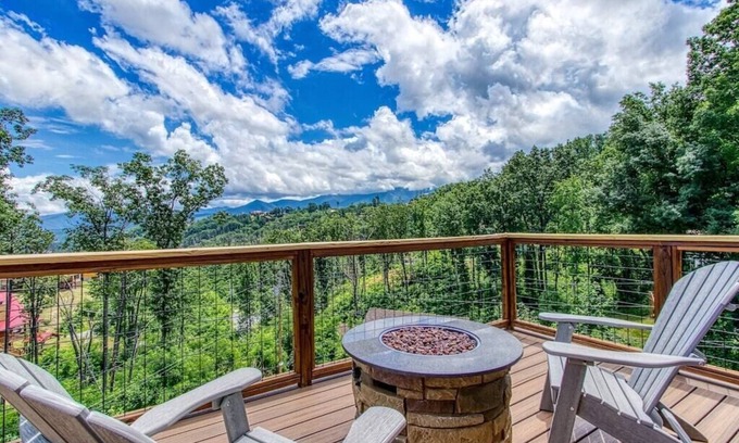Chalet Village North Cabin | Make Great Family Memories! Hot Tub + Location!