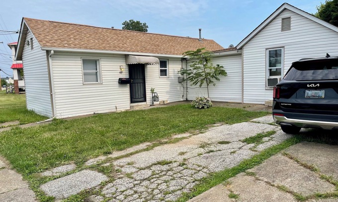 Lorain House | Make yourself at home in this cozy 3 bedroom house and comfortable space.