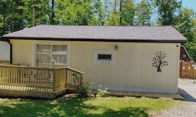 Geneva-on-the-Lake Cottage | Making Memories Cottage GOTL - Charming 2-bedroom cottage with WiFi and AC