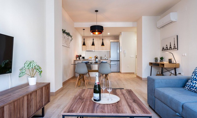 Bailen-Miraflores Apartment | MalagaSuite Comfortable Home 3