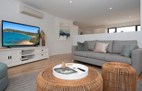 Maloneys Beach House | Maloneys Beach Views 3 Bed Home