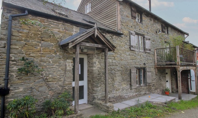 Bishops Castle Cottage | MALT HOUSE, family friendly, with a garden in Bishop's Castle