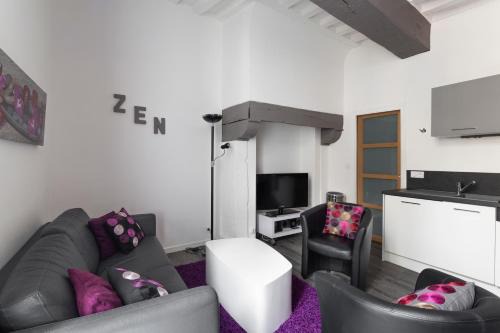 Centre Apartment | MANDCHOU by Cocoonr