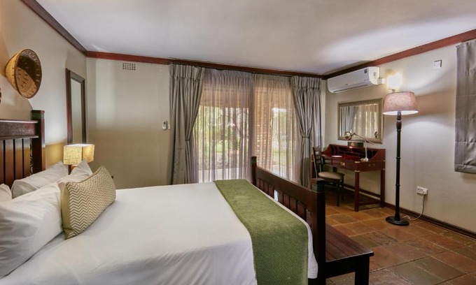Gaborone Hotel | Manong Game Lodge
