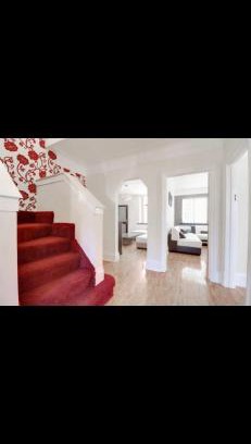 Luton House | Mansion 8 bedrooms in Private Gated Ave Huge garden Hot tub FREE SAUNA up to 23